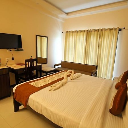 Tulip Le Grand Udaipur Exterior foto