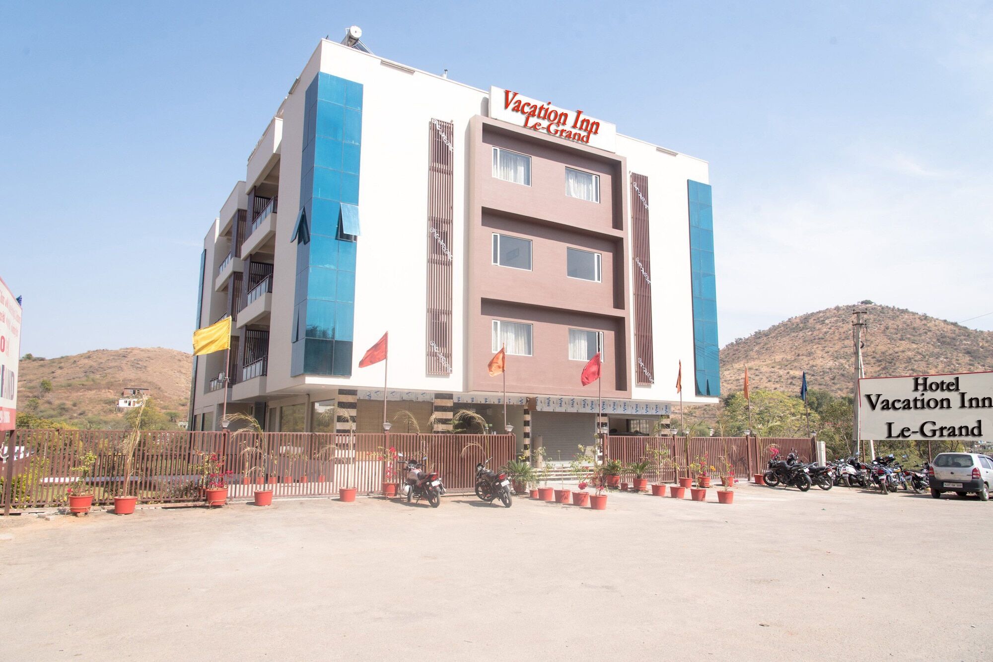 Tulip Le Grand Udaipur Exterior foto